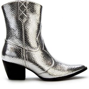 Coconuts by Matisse Silver cowboy boots size 8.5 worn once
